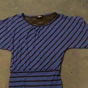 Iz byer shirt size small.